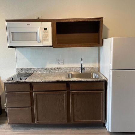 Woodspring Suites Detroit Madison Heights Bagian luar foto