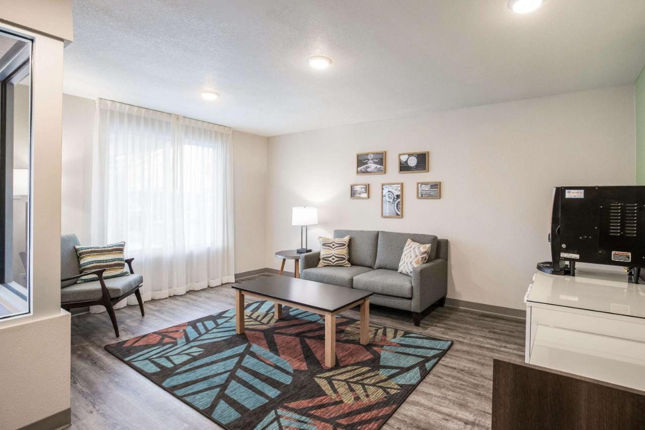 Woodspring Suites Detroit Madison Heights Bagian luar foto