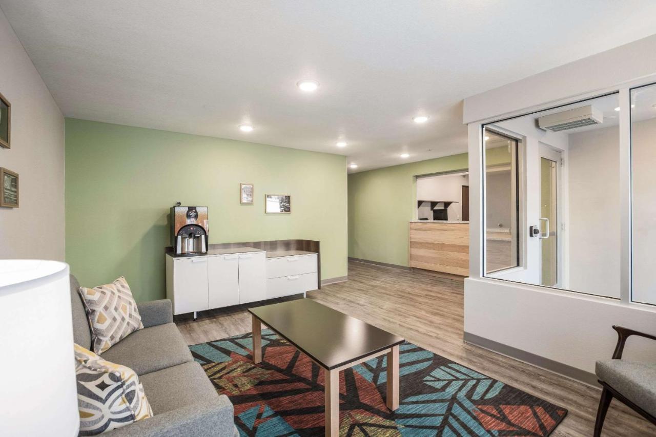 Woodspring Suites Detroit Madison Heights Bagian luar foto