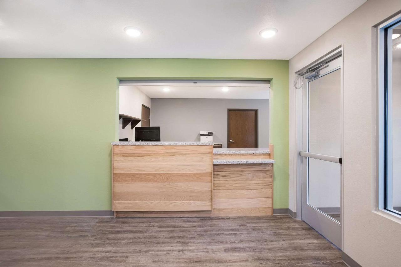 Woodspring Suites Detroit Madison Heights Bagian luar foto