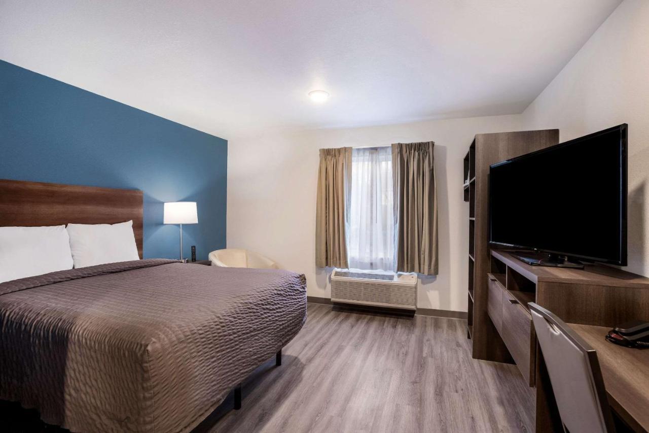 Woodspring Suites Detroit Madison Heights Bagian luar foto