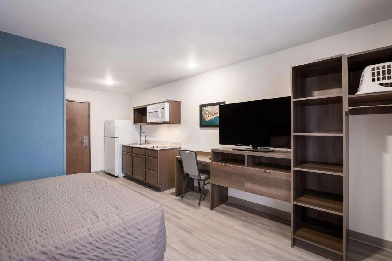 Woodspring Suites Detroit Madison Heights Bagian luar foto