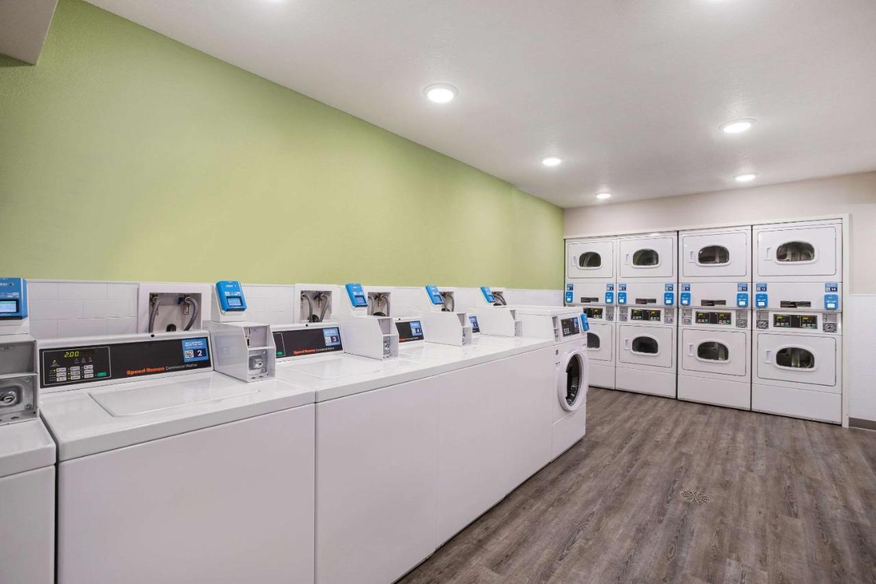 Woodspring Suites Detroit Madison Heights Bagian luar foto