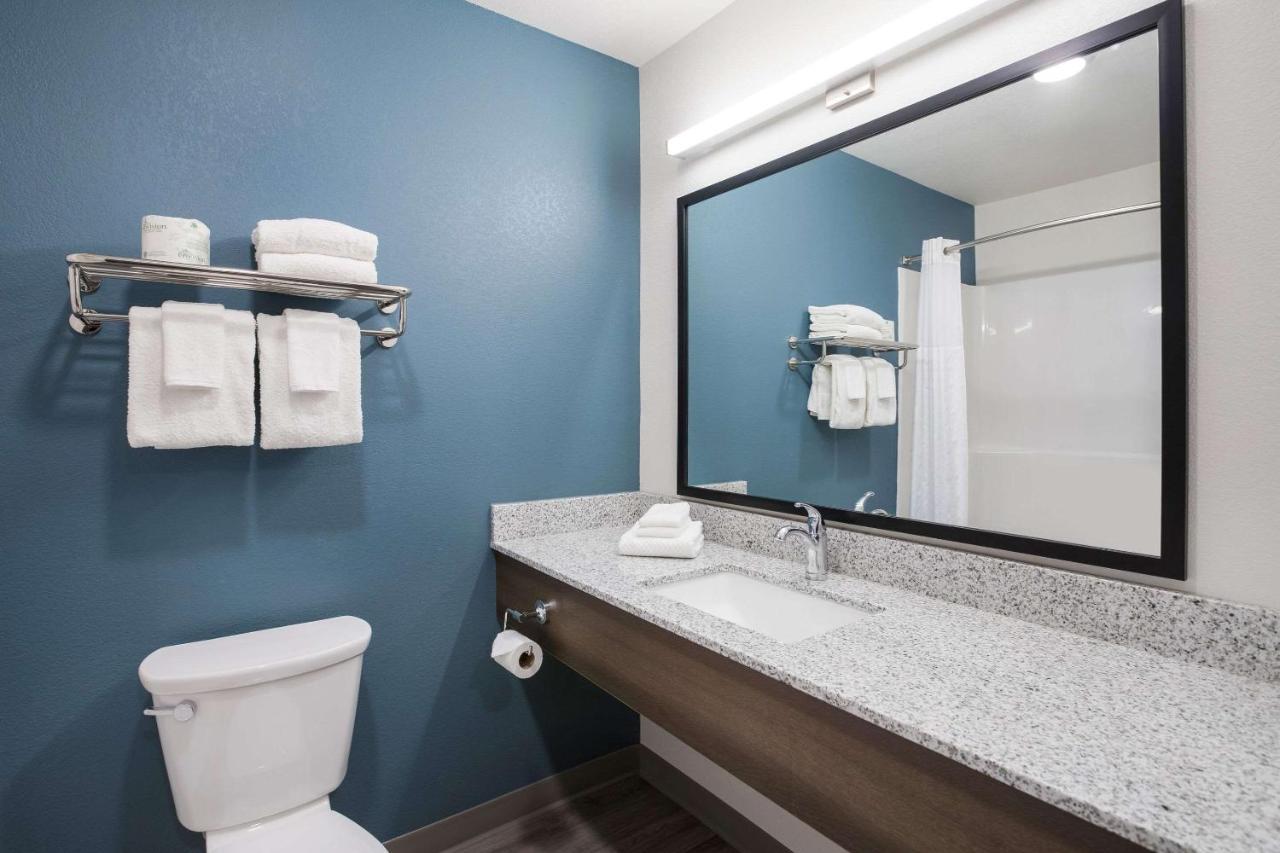 Woodspring Suites Detroit Madison Heights Bagian luar foto