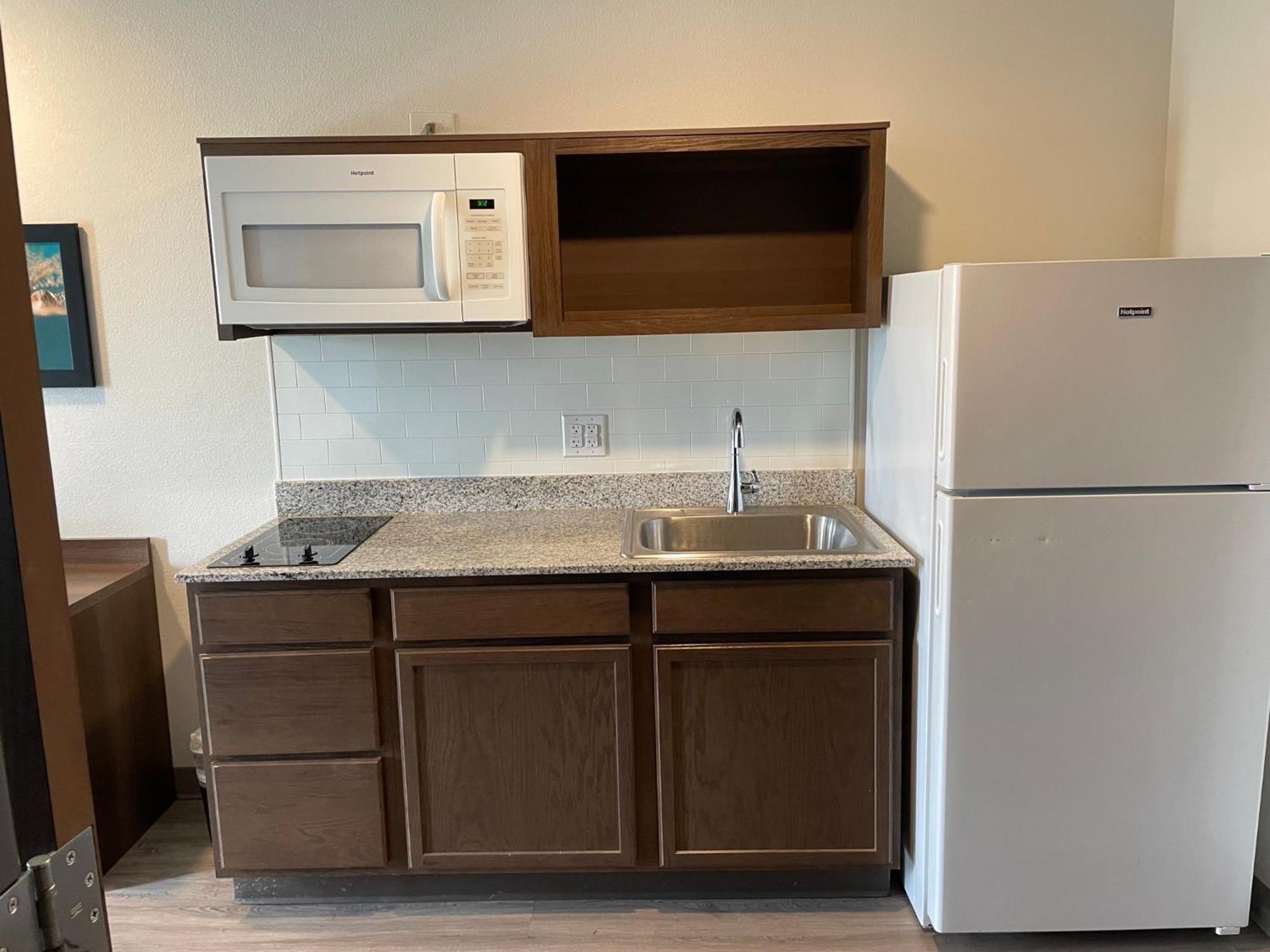 Woodspring Suites Detroit Madison Heights Bagian luar foto